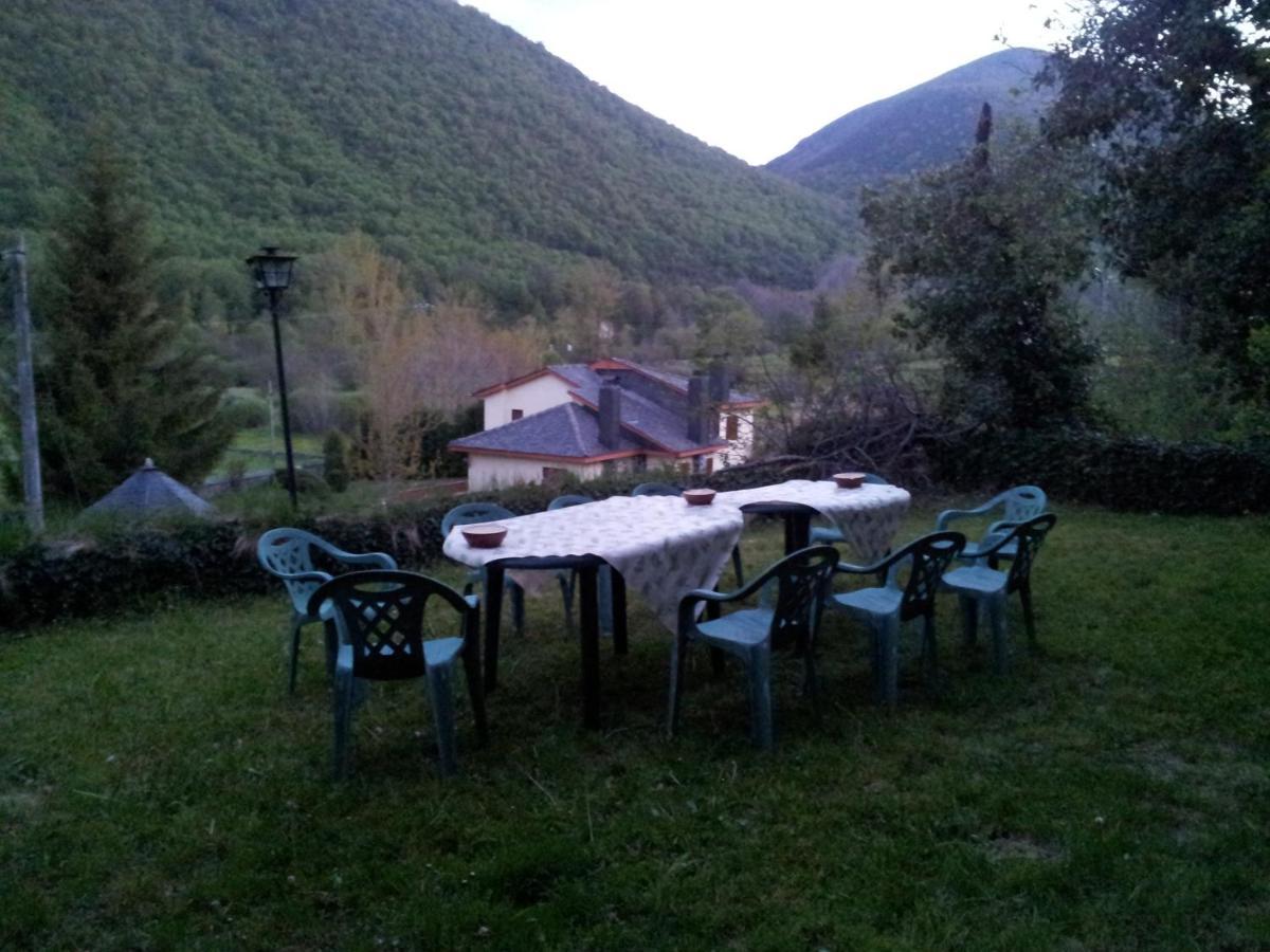Hotel Rural El Urogallo Murias de Paredes Exterior photo